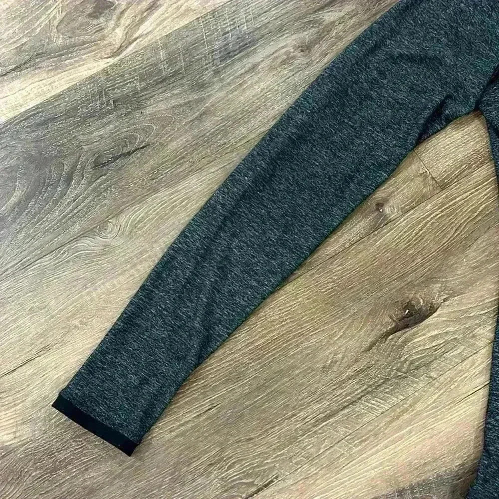 Lululemon Women’s Pace Pusher long sleeve shirt black/gray with back pocket sz8 - Picture 13 of 16